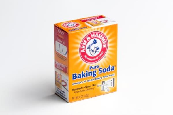 A box of Arm & Hammer baking soda.