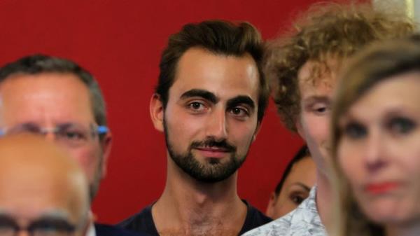 French President Emmanuel Macron talks with Henri, the 24-year-old &#39;backpack hero&#39;